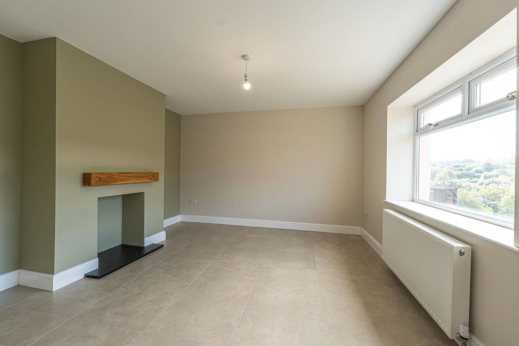 Property photo 3 of 33