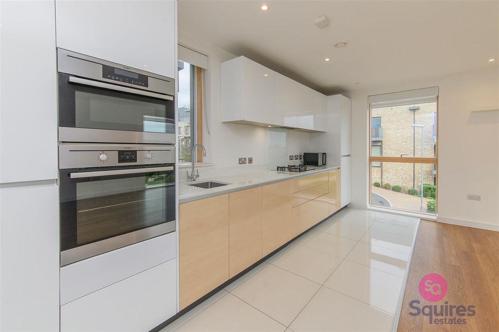 Property photo 2 of 23