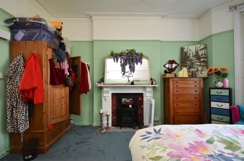 Property photo 3 of 14 Bedroom