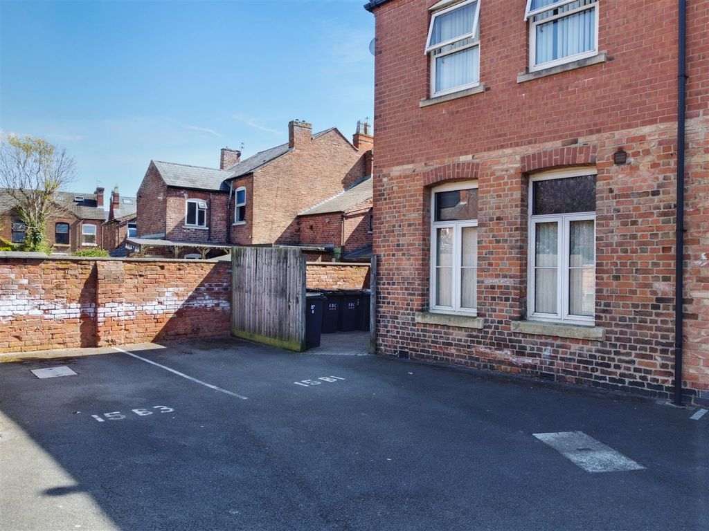 Property photo 2 of 16 Outside