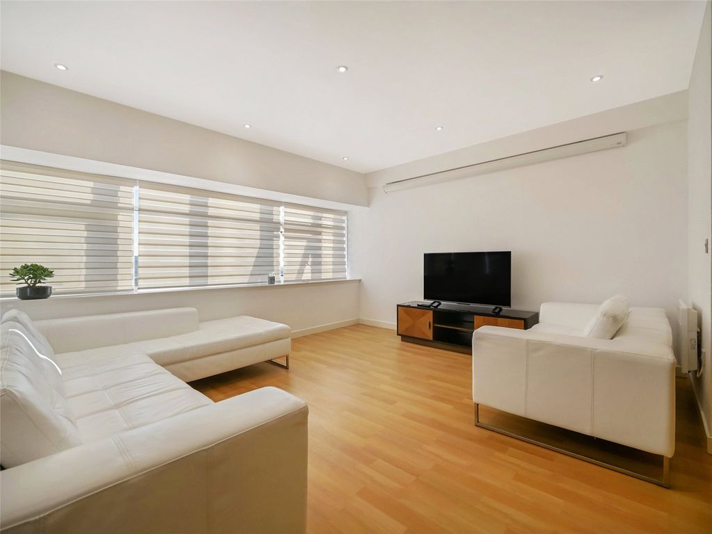 Property photo 2 of 21 Picture No. 05