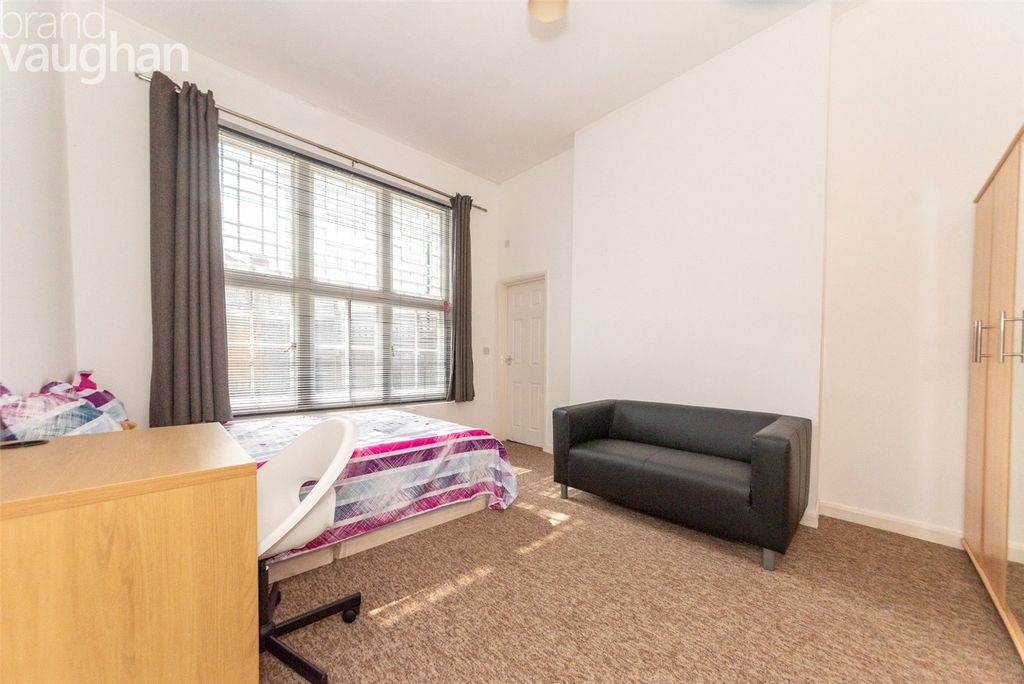 Property photo 3 of 11 Picture No. 23