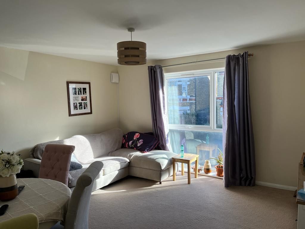 Property photo 3 of 10 Reception