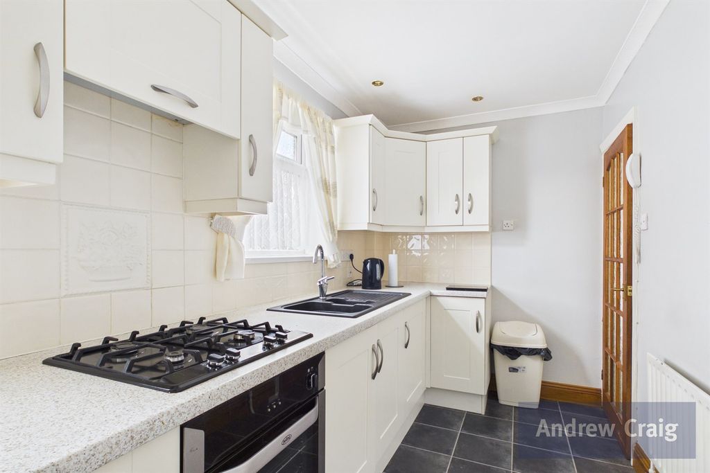 Property photo 3 of 18 Kitchen