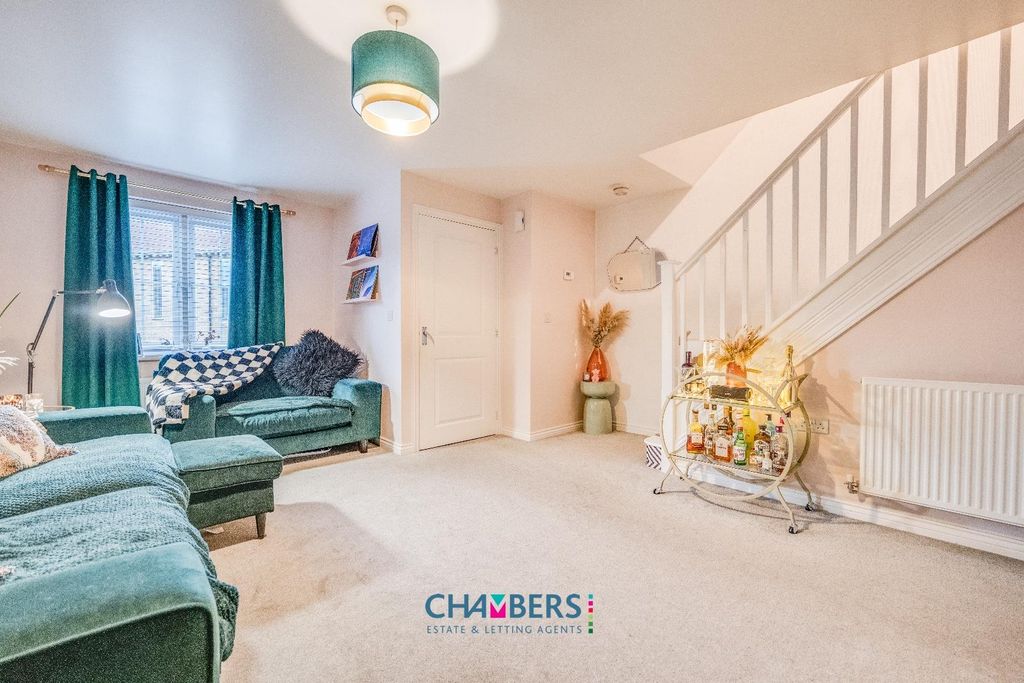 Property photo 2 of 33 Lounge