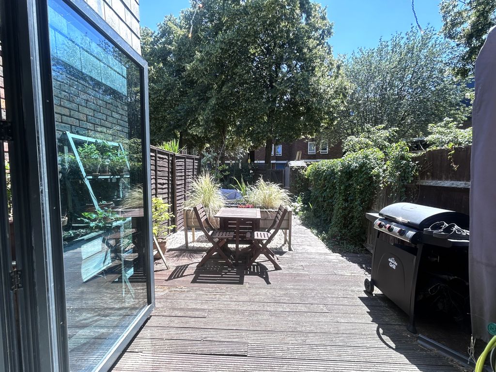 Property photo 3 of 30 Image00035