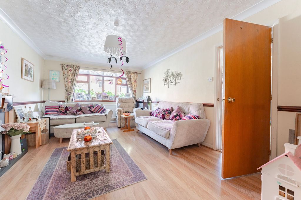 Property photo 2 of 19