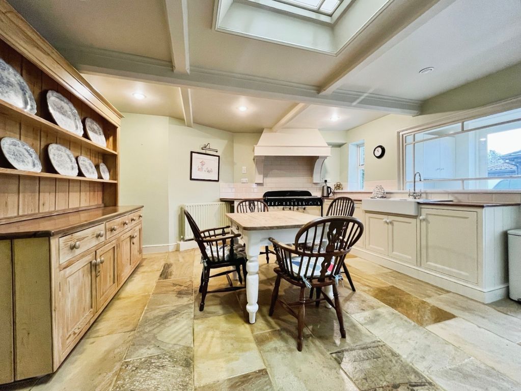 Property photo 2 of 41 3927716