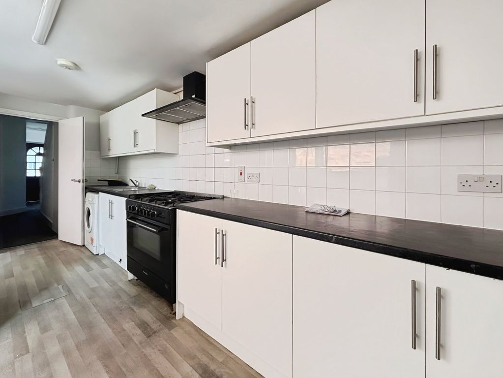 Property photo 3 of 12 03