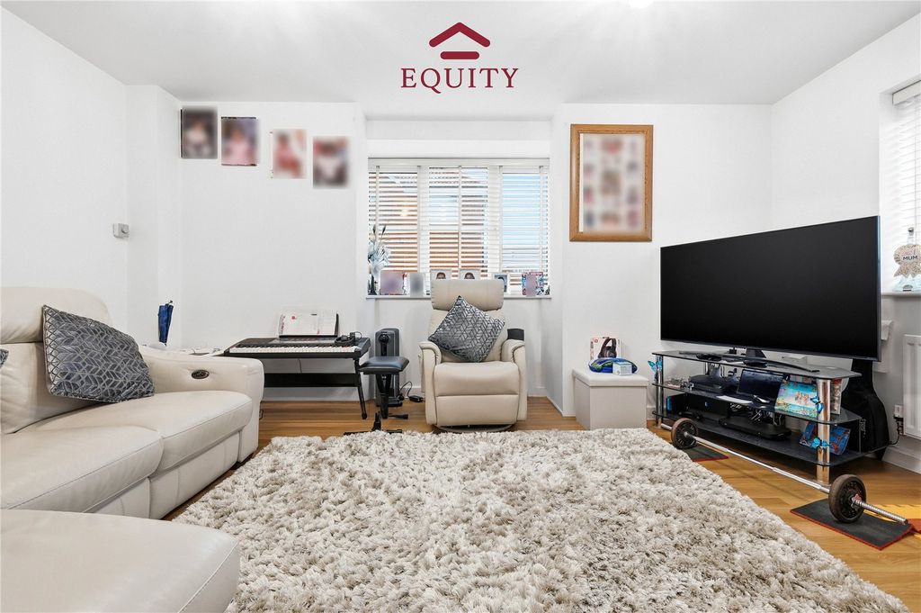 Property photo 2 of 23 Picture No. 15