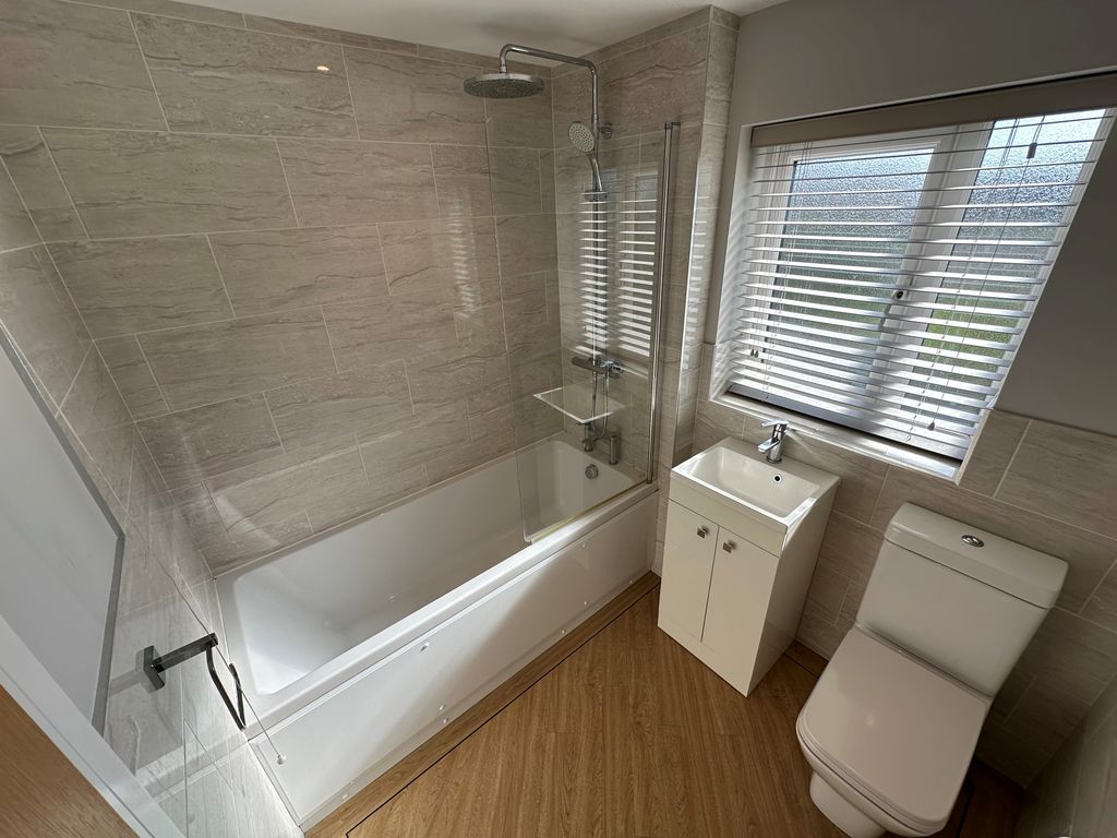 Property photo 1 of 6 Bathroom