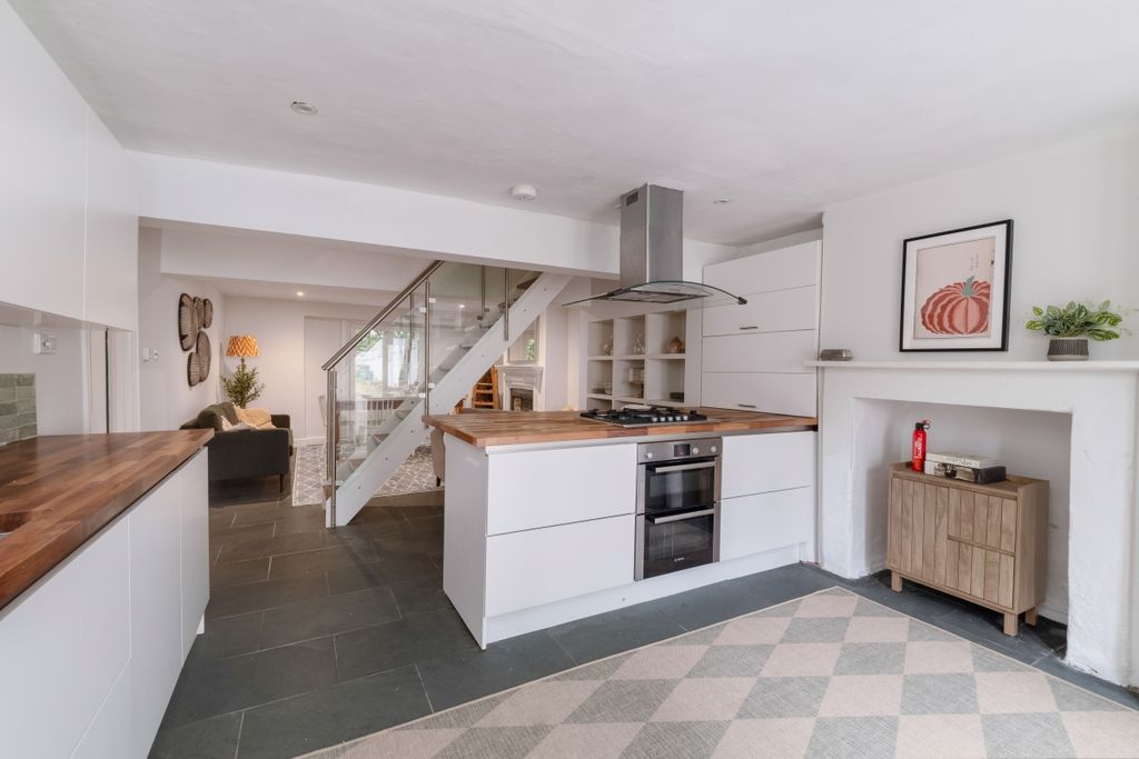 Property photo 3 of 24 Ashburnham