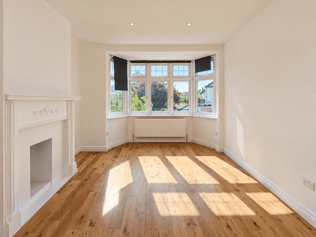 Property photo 3 of 19 Bright Reception Room With Bay Window