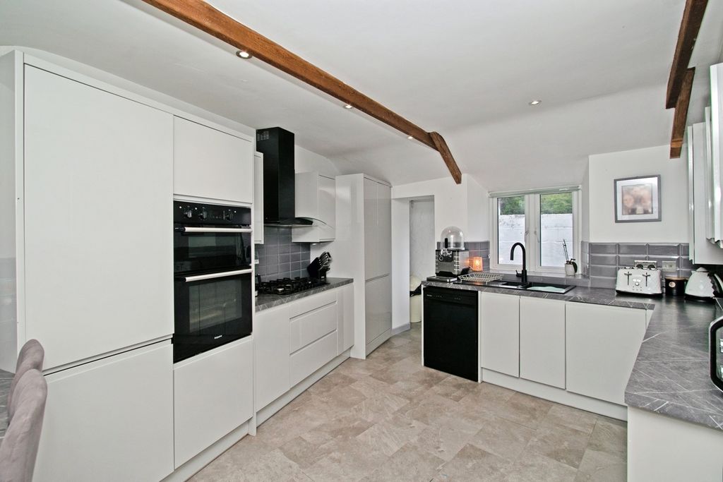 Property photo 3 of 22 Pbox-Img.Jpg