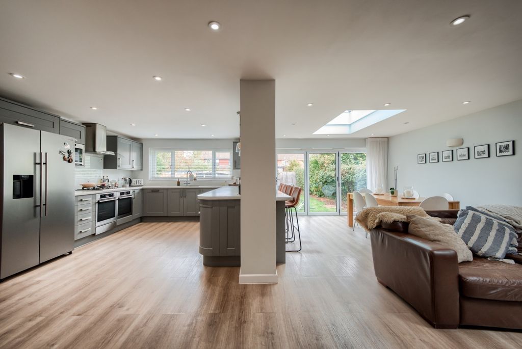 Property photo 3 of 22 Xt5A7388-Hdr(3)