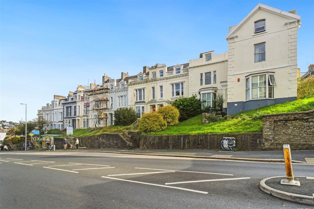 Property photo 1 of 6 Front