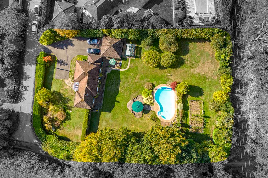 Property photo 1 of 28 Three Oaks, The Close, Sl8 5Pe Drone (Low Res)-6