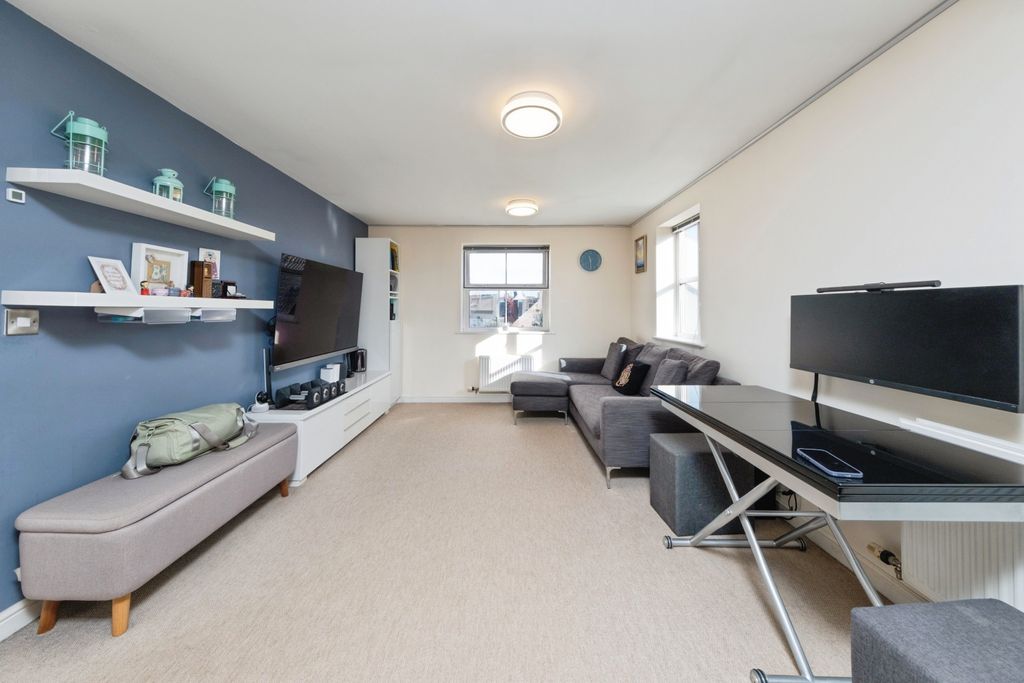 Property photo 2 of 18