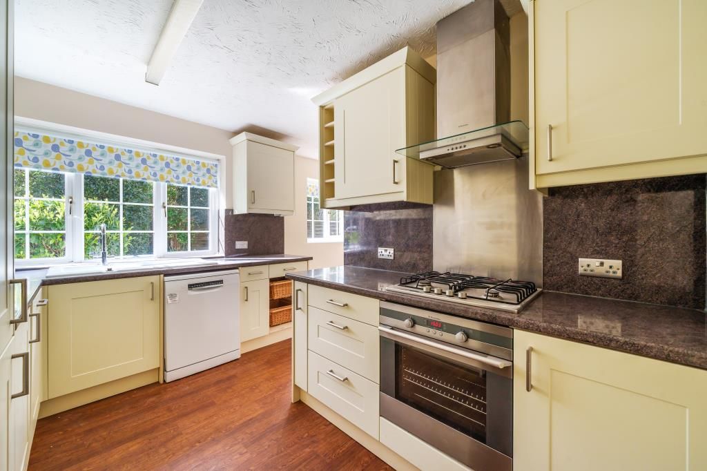 Property photo 2 of 10 Kitchen