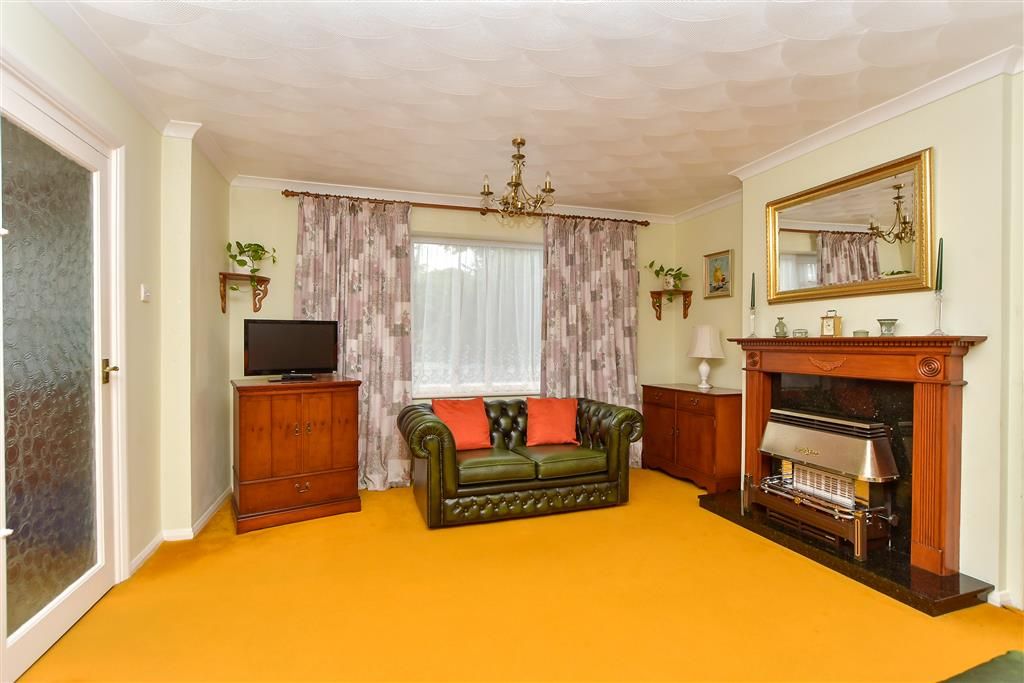Property photo 3 of 13 Lounge/Diner