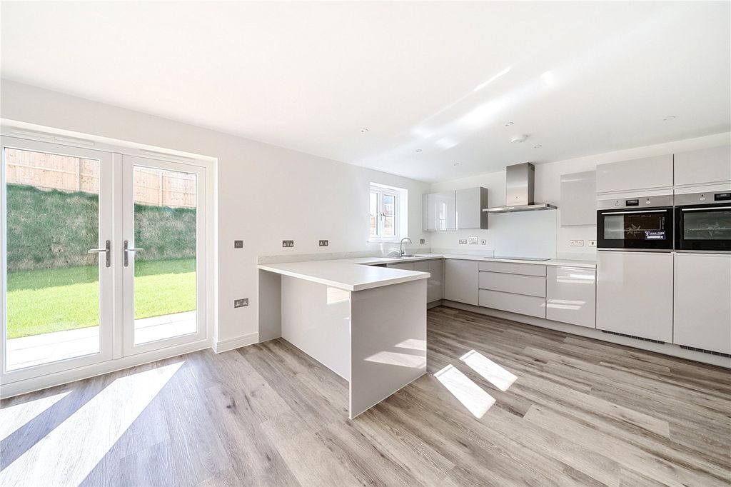 Property photo 2 of 7 Picture No. 19