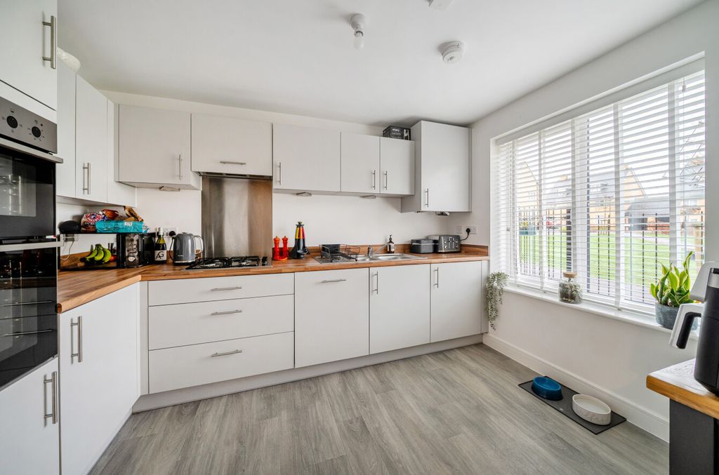 Property photo 3 of 20 1404233-11-697B4A...