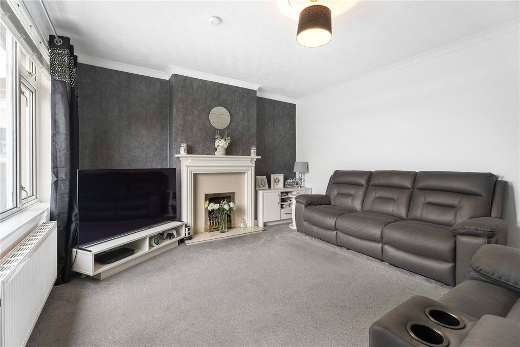 Property photo 3 of 18 Vogrie Place