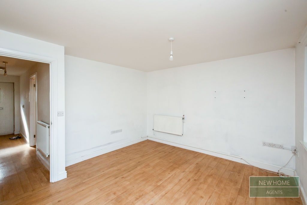 Property photo 3 of 17 Photo 5