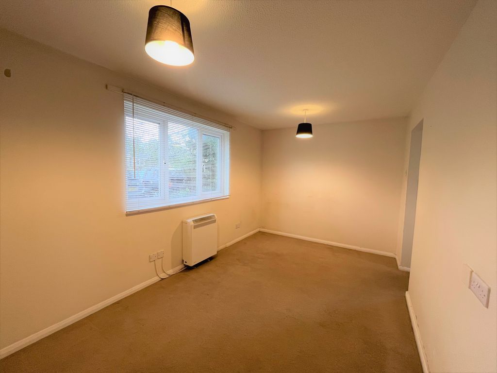 Property photo 2 of 5 2 Stonefield 1