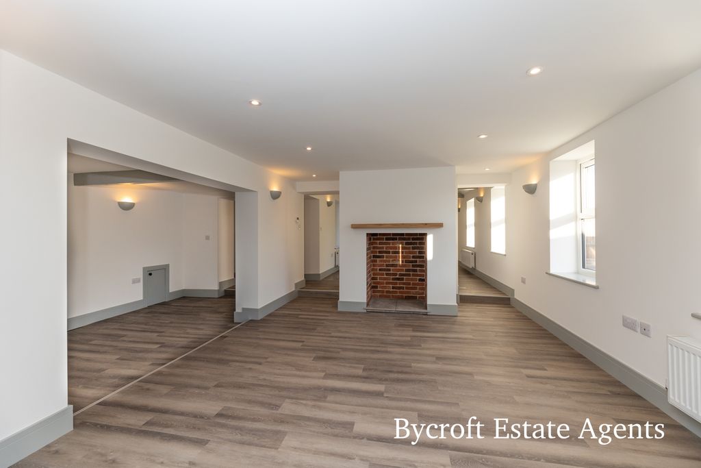 Property photo 2 of 24