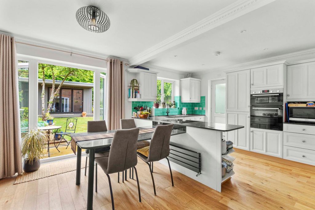 Property photo 3 of 15 Kitchen/Dining Room