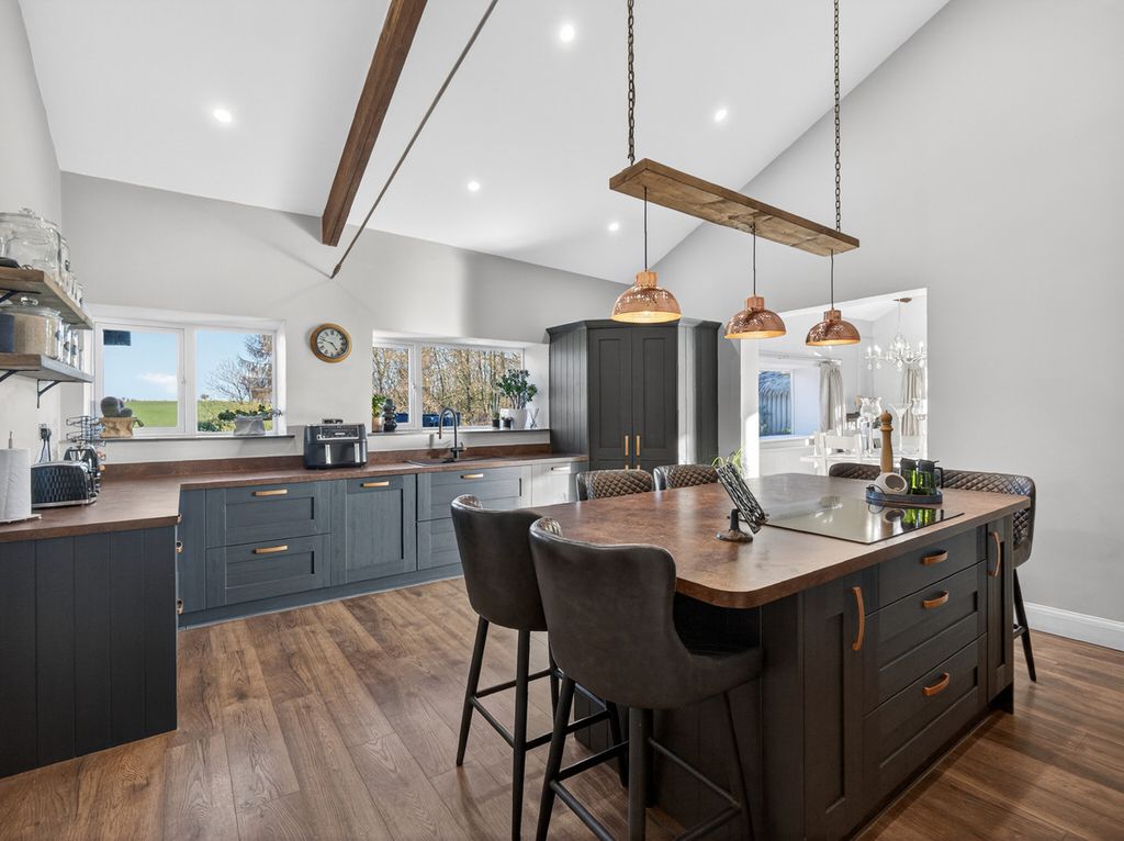 Property photo 3 of 29