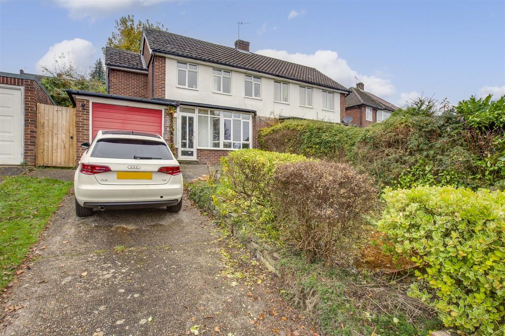 Property photo 1 of 14 35 Dean Close, Hp12 3Ns-15.Jpg
