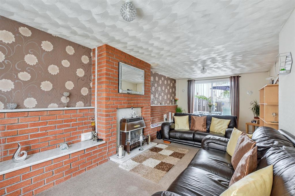 Property photo 3 of 19 Lounge_2.Jpeg