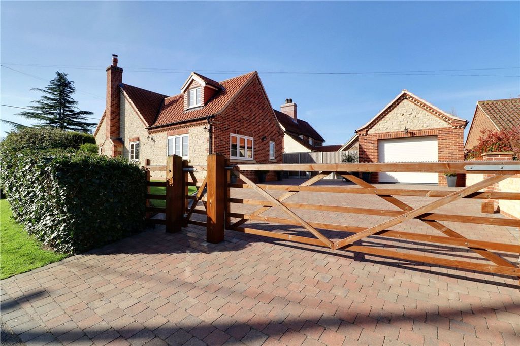 Property photo 1 of 43 Picture No. 02