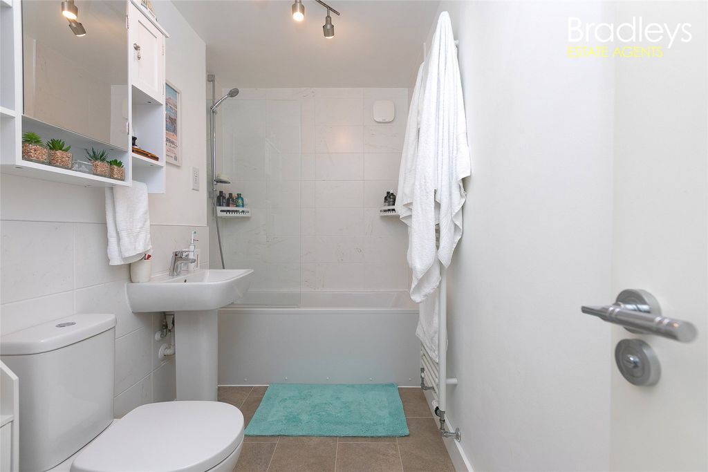 Additional image 7 of 2 bed flat for saleCentenary Way, Penzance, Cornwall TR18