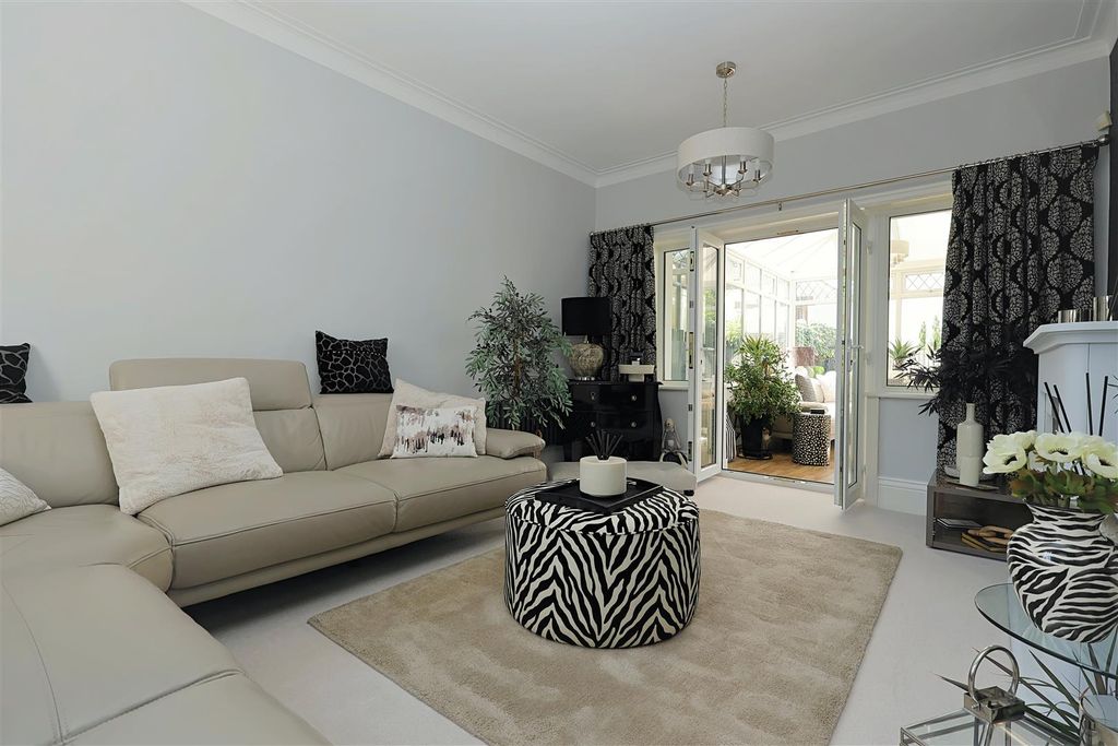 Property photo 2 of 44 Living Room