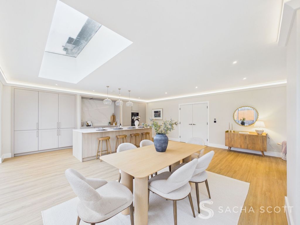 Property photo 2 of 37 Kitchen / Breakfast / Diner