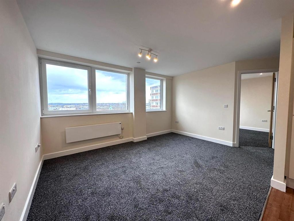 Property photo 3 of 7 Liv.Jpg