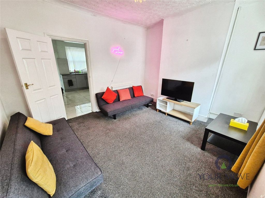 Property photo 2 of 8 Lounge