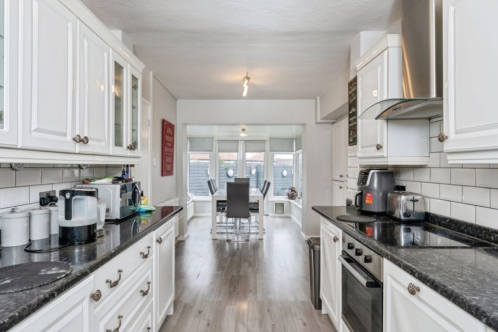 Property photo 3 of 20 Pbox-Img.Jpg