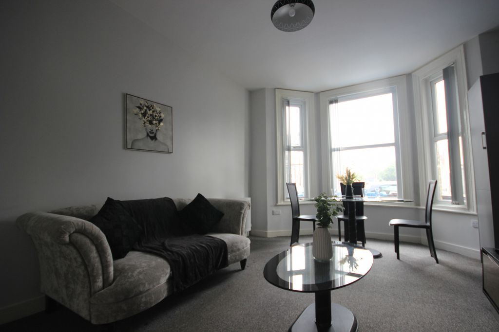Property photo 1 of 7 Stylish 1 Bed Furnished Apartment To Let