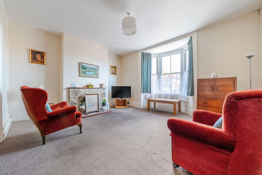 Property photo 2 of 22 Living Room