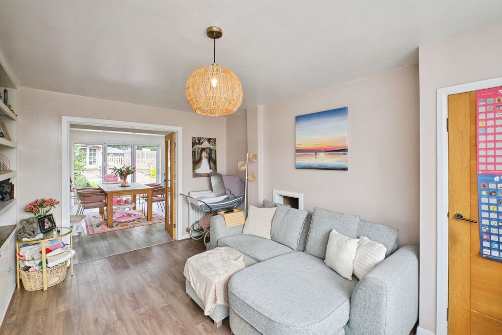 Property photo 3 of 27 4