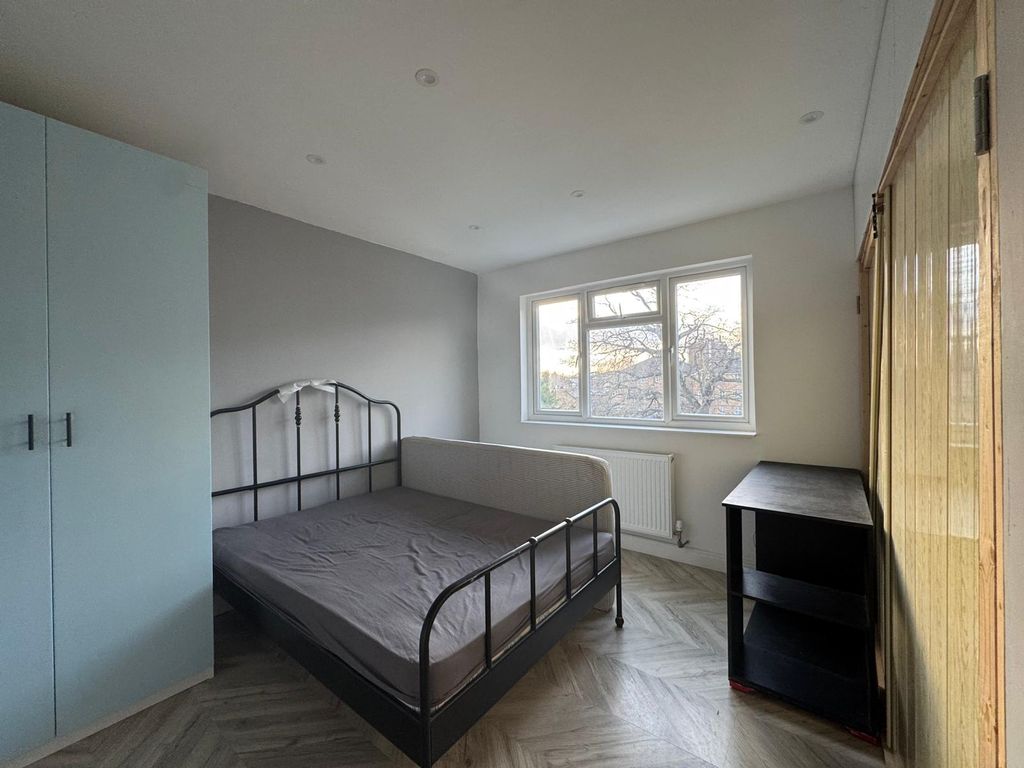 Property photo 3 of 12 Marketing Photos (5)