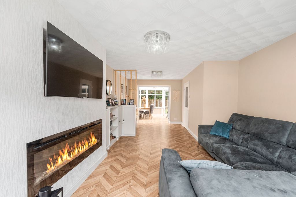 Property photo 2 of 32