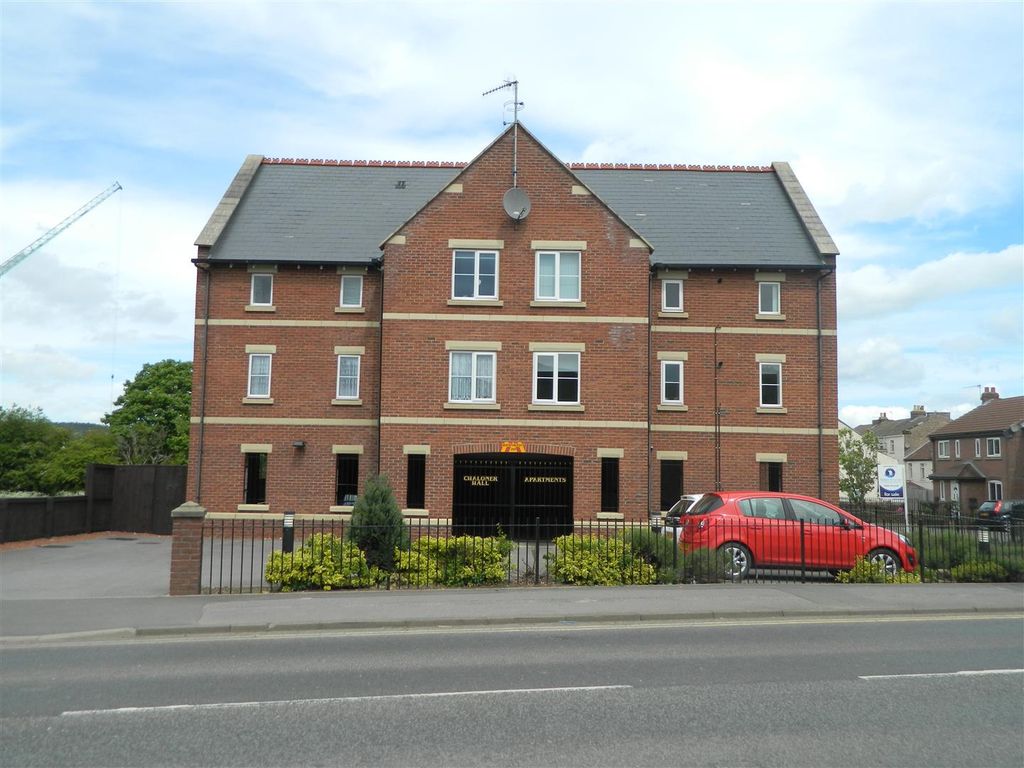 Property photo 1 of 11 Front Of Apartment Block