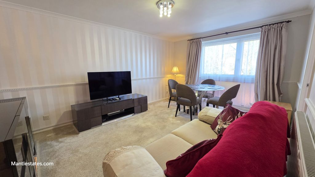 Property photo 3 of 16 Lounge