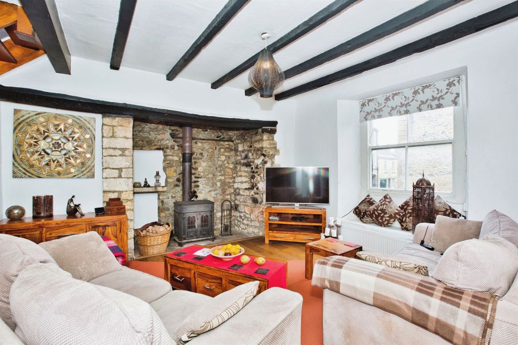 Property photo 2 of 17