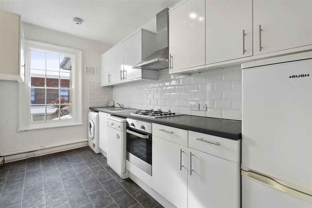 Property photo 2 of 6 E0Daac22-A424-49ce-B6F7-91A6Fa8A8Daeapmsc - Flat3, 22 Mayand Park Road-18.Jpg